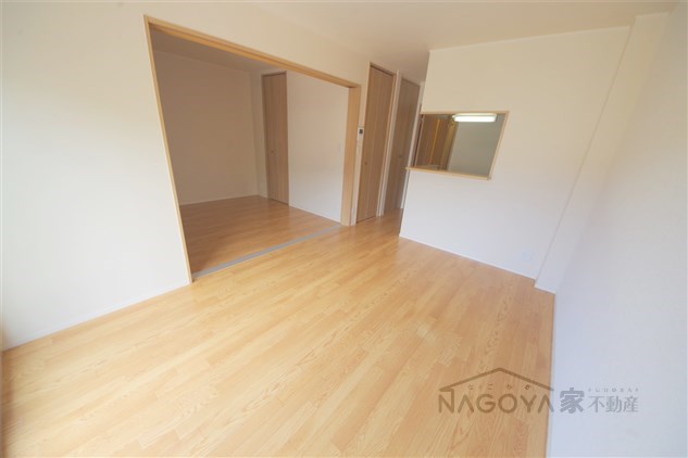 エーリ東山公園 リビング