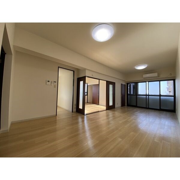 URBAN STAGE ナゴヤ リビング