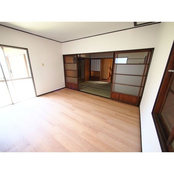 軍水町貸家 リビング