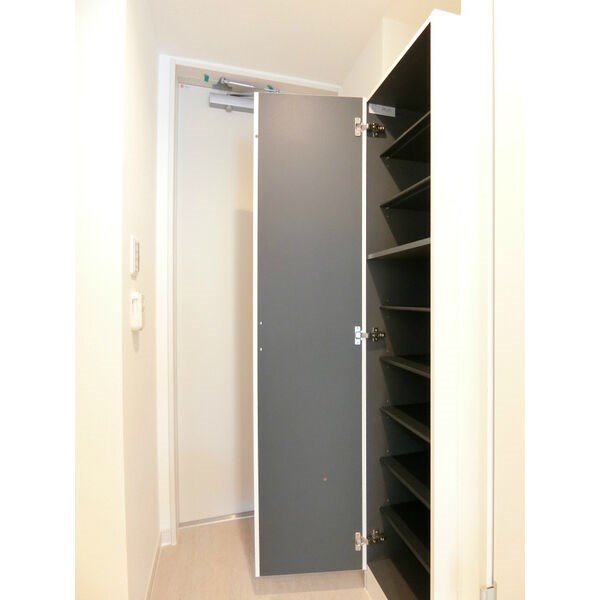 リブリ・OZウイング 玄関