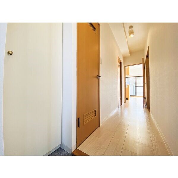 コンソラトゥール 玄関