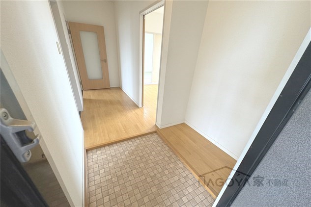 グランデール南山B棟 玄関