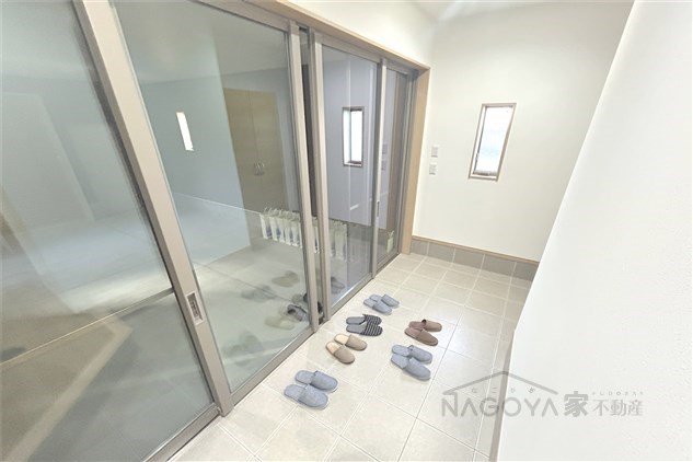 Y&amp;#39; sRH 玄関