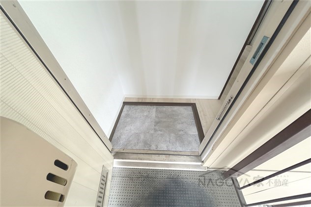 フォーヴル代官 玄関