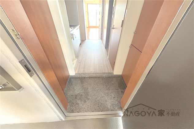 レーベスト平安 玄関