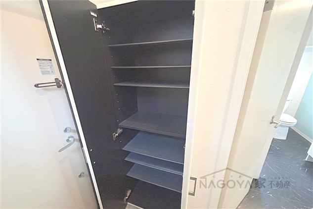 PRIMAVERA　WEST 玄関