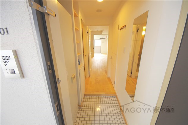 TQレジデンス名古屋錦 玄関