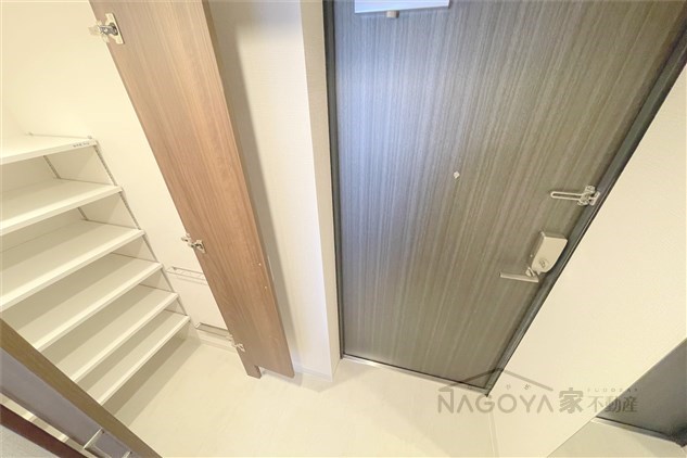 ディアレイシャス東別院Ⅳ 玄関