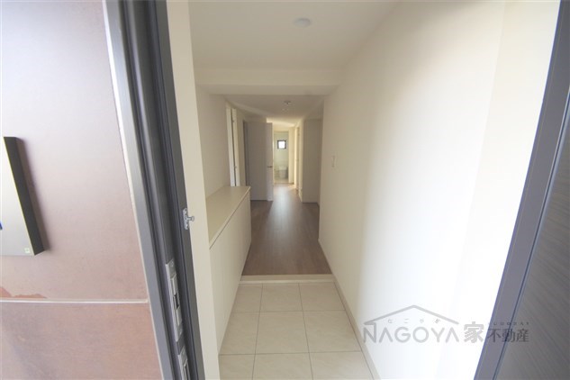 RESIDENCE　KIKUZAKA 玄関