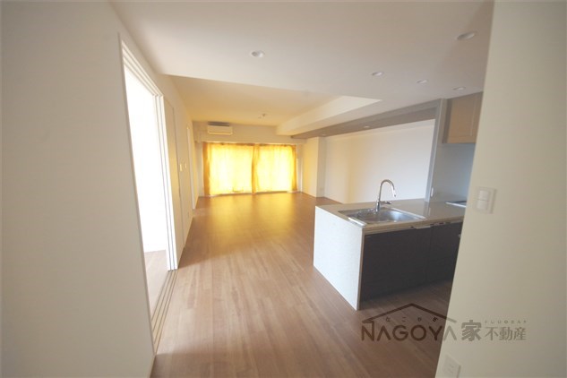 RESIDENCE　KIKUZAKA リビング