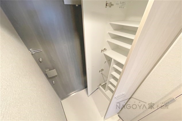 メイクスアート名古屋城西 玄関