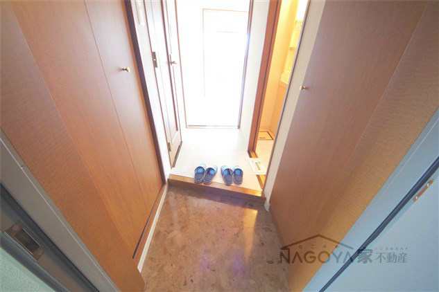 フローラル泉 玄関