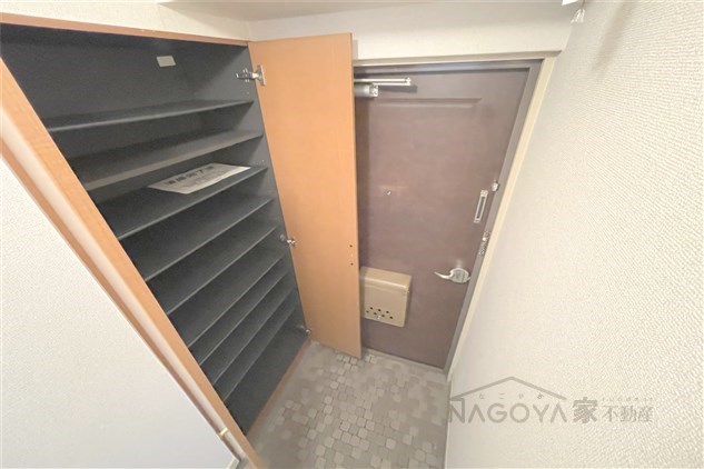 シャトー丸の内 玄関