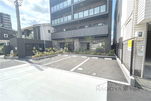 アドバンス名古屋ワイノット 駐車場