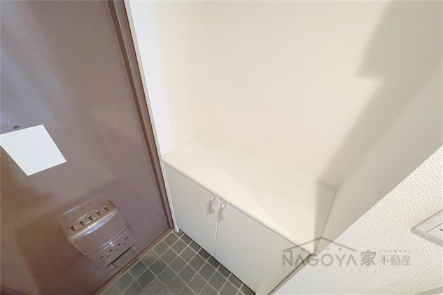 桜通サンダイマンション 玄関