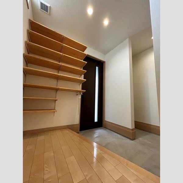 片坂町2丁目戸建 玄関