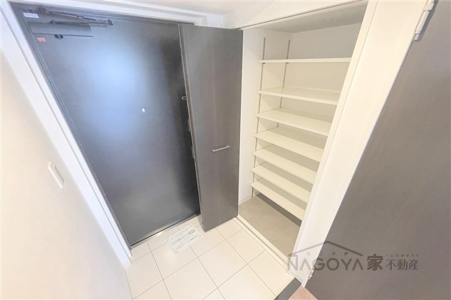 LiveFlat吹上 玄関