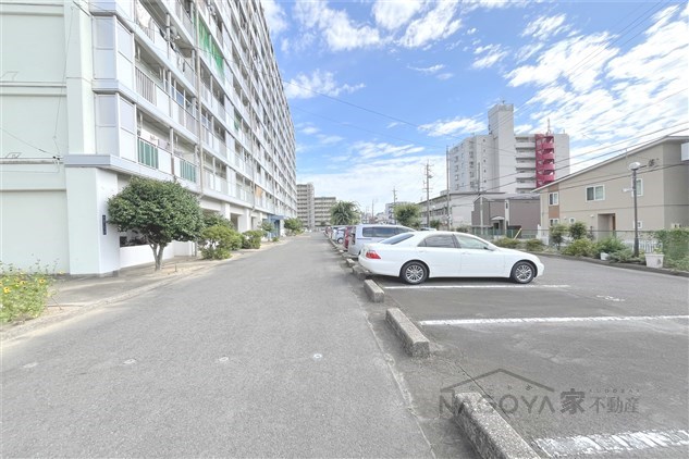 大曽根住宅3棟 駐車場
