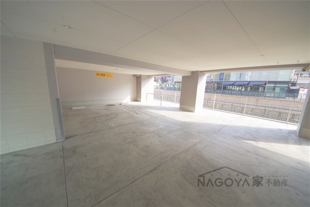 Naviglio Palazzo 駐車場