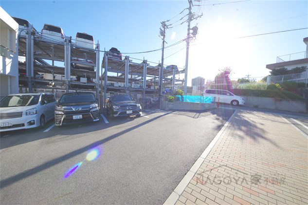 プレミアコート星ヶ丘 駐車場