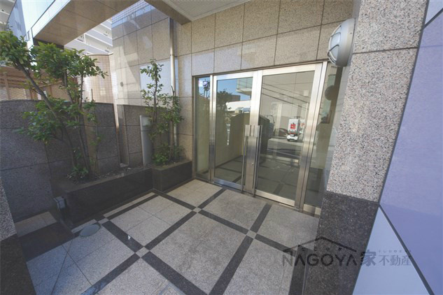 覚王山センタービル エントランス