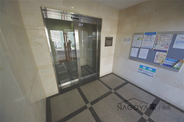 覚王山センタービル エントランス