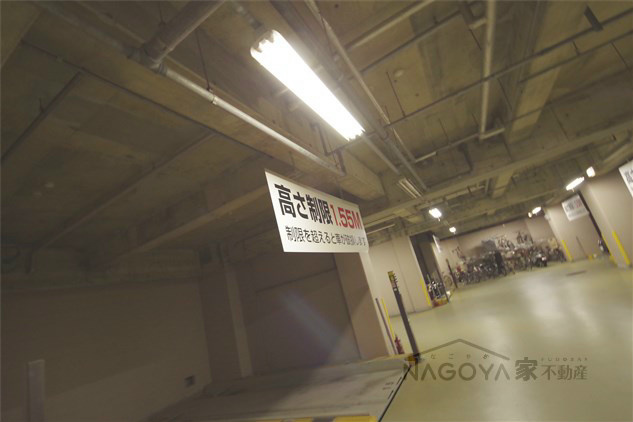 覚王山センタービル 駐車場