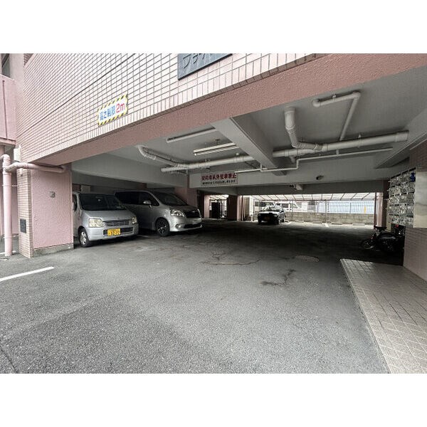 プチパレ 駐車場