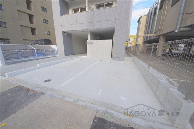 プラージュ大曽根 駐車場