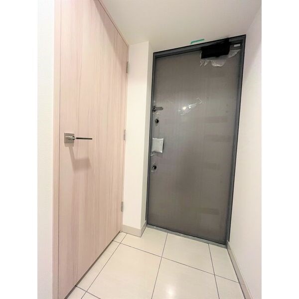 S-RESIDENCE六番町 玄関