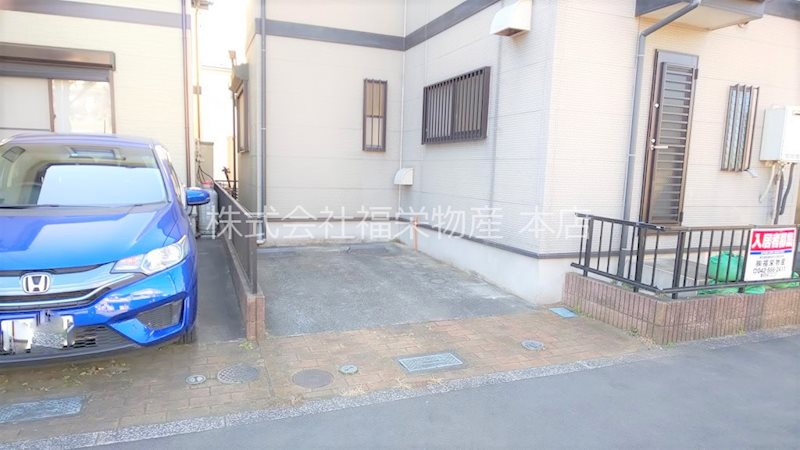 神明貸家 駐車場