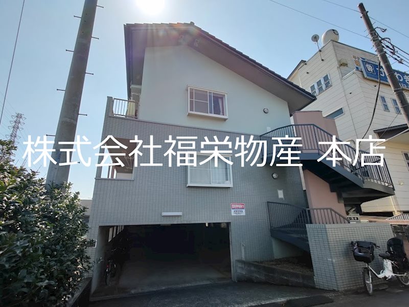 ファミーユフレール駐車場 外観