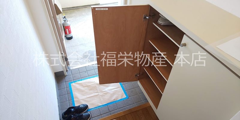 東京都東大和市奈良橋６丁目765-1 玄関