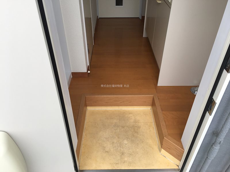 東京都立川市高松町１丁目21-6 玄関