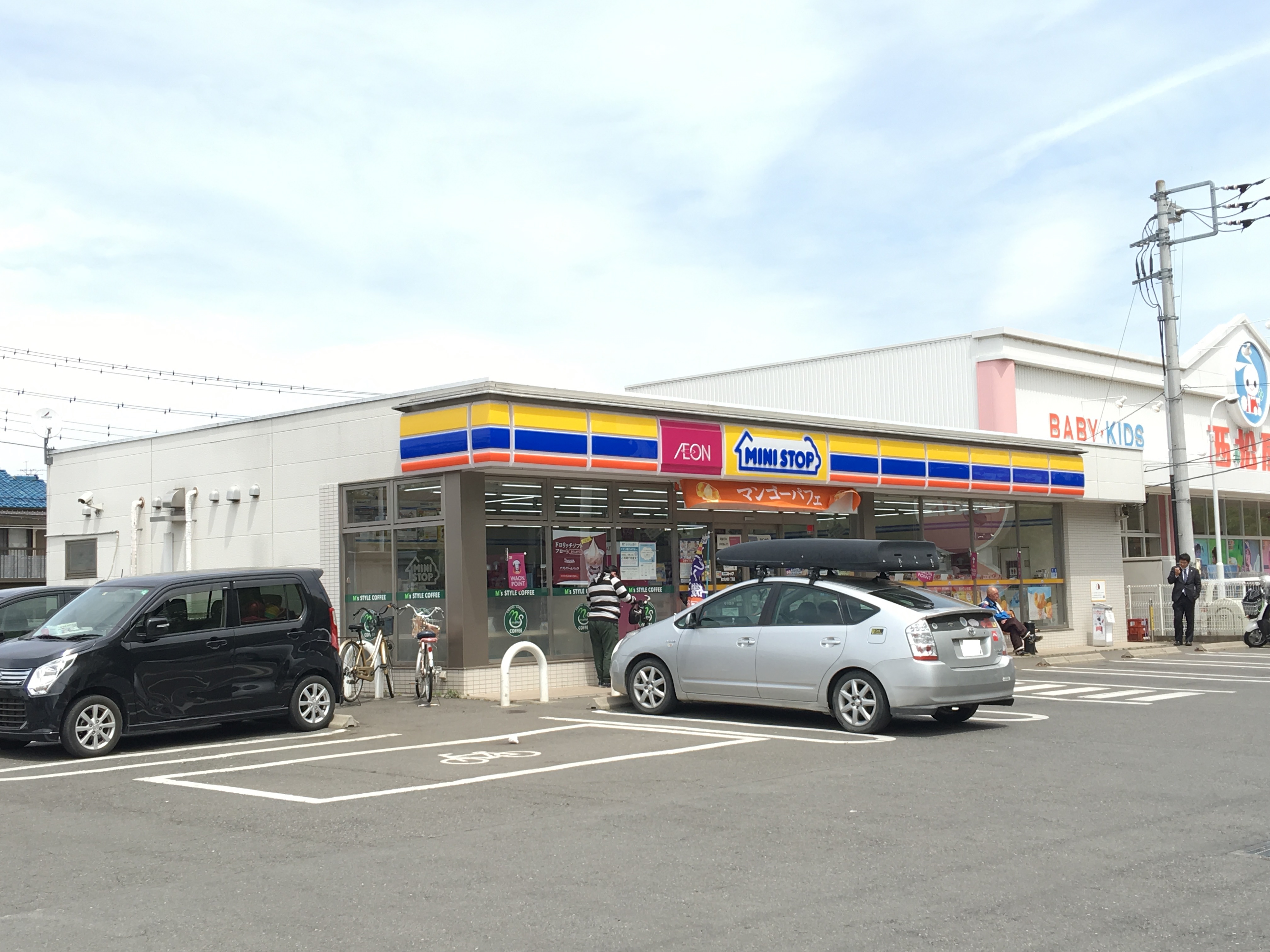 ドエル狭山     コンビニ