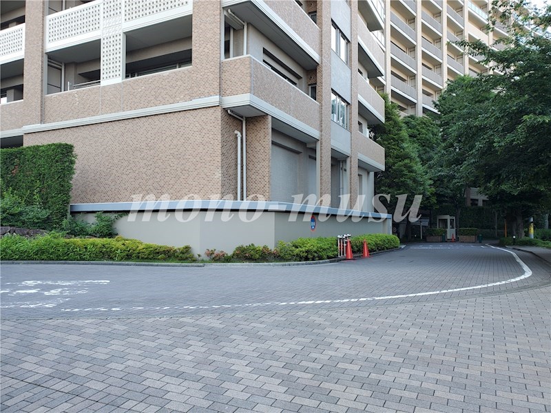深沢ハウス E棟 駐車場