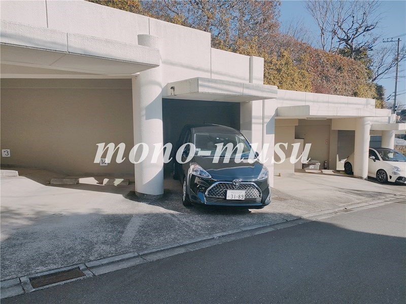 岡本ガーデン 駐車場