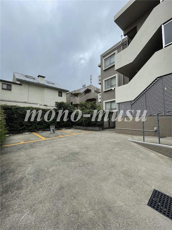 コンフォリア学芸大学 駐車場