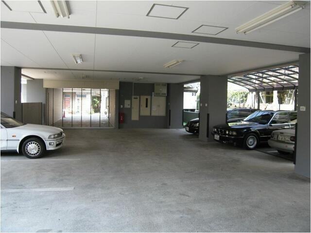 ヴィラ目黒本町 駐車場