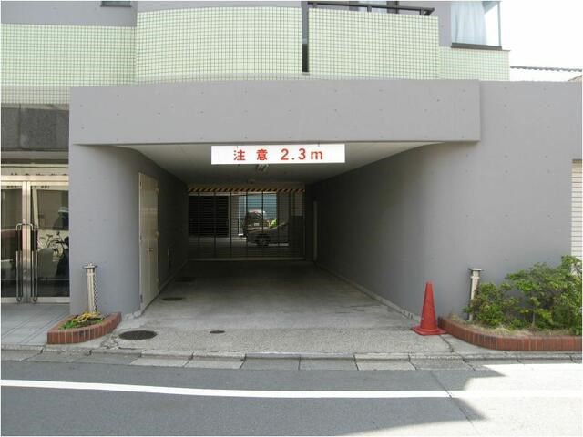 ヴィラ目黒本町 駐車場