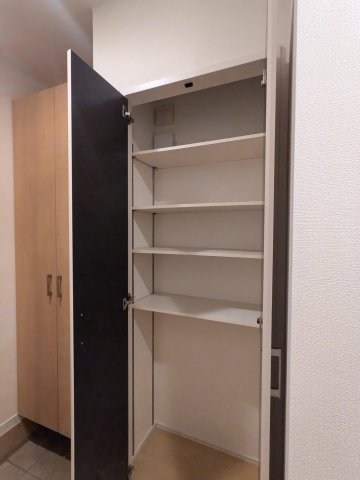 ガーデン上用賀ハウス 収納