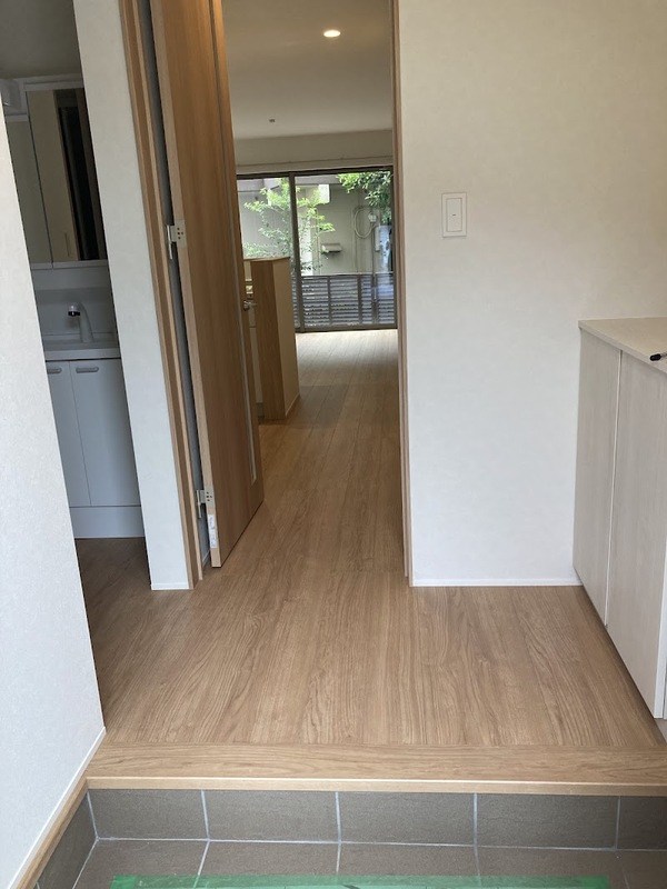 桜丘3丁目戸建 玄関