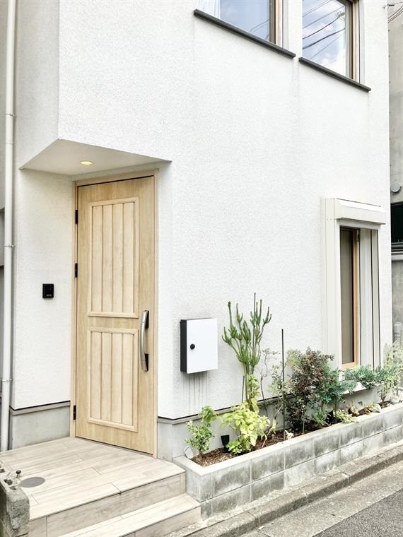 奥沢7丁目戸建 玄関