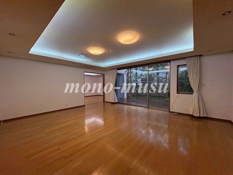富ヶ谷1丁目戸建 リビング