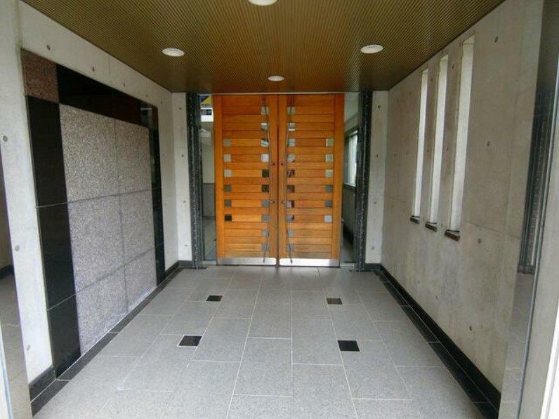 ステラメゾン下北沢 エントランス