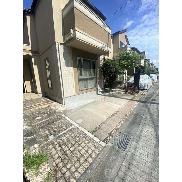岡本3丁目貸家 駐車場