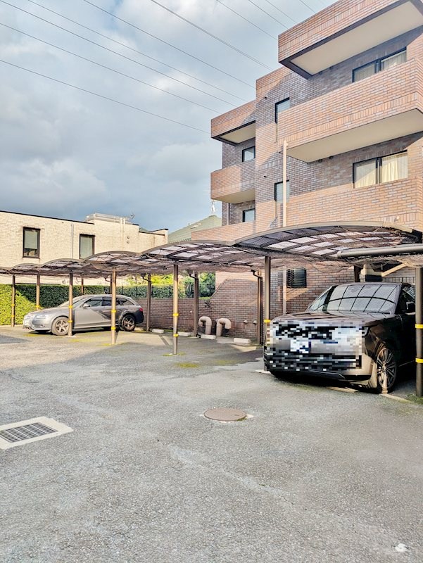 テラス成城 駐車場