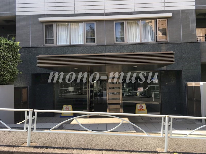 アパートメンツ東山 エントランス
