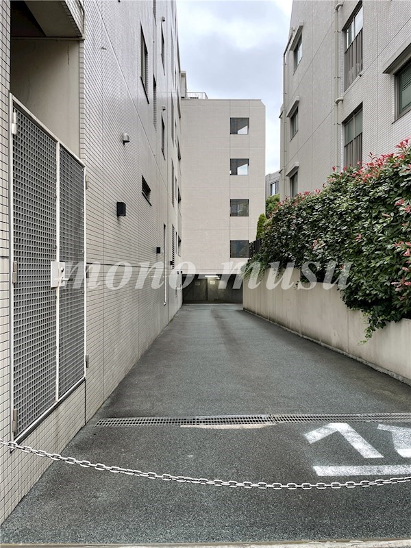 レジディア学芸大学 駐車場