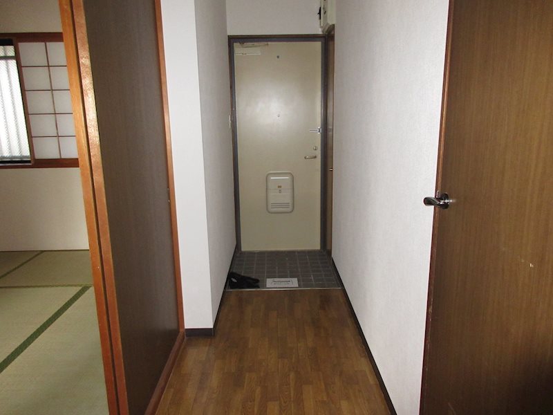パールハイツ吉川 玄関